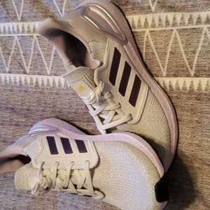 Ladies running shoes